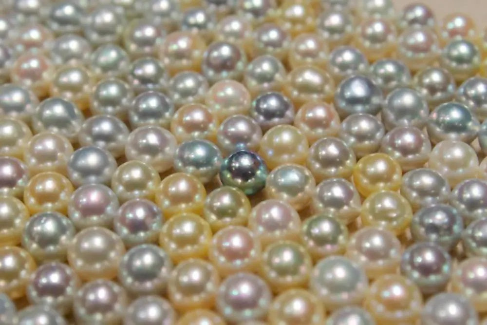 Styles of pearl necklaces