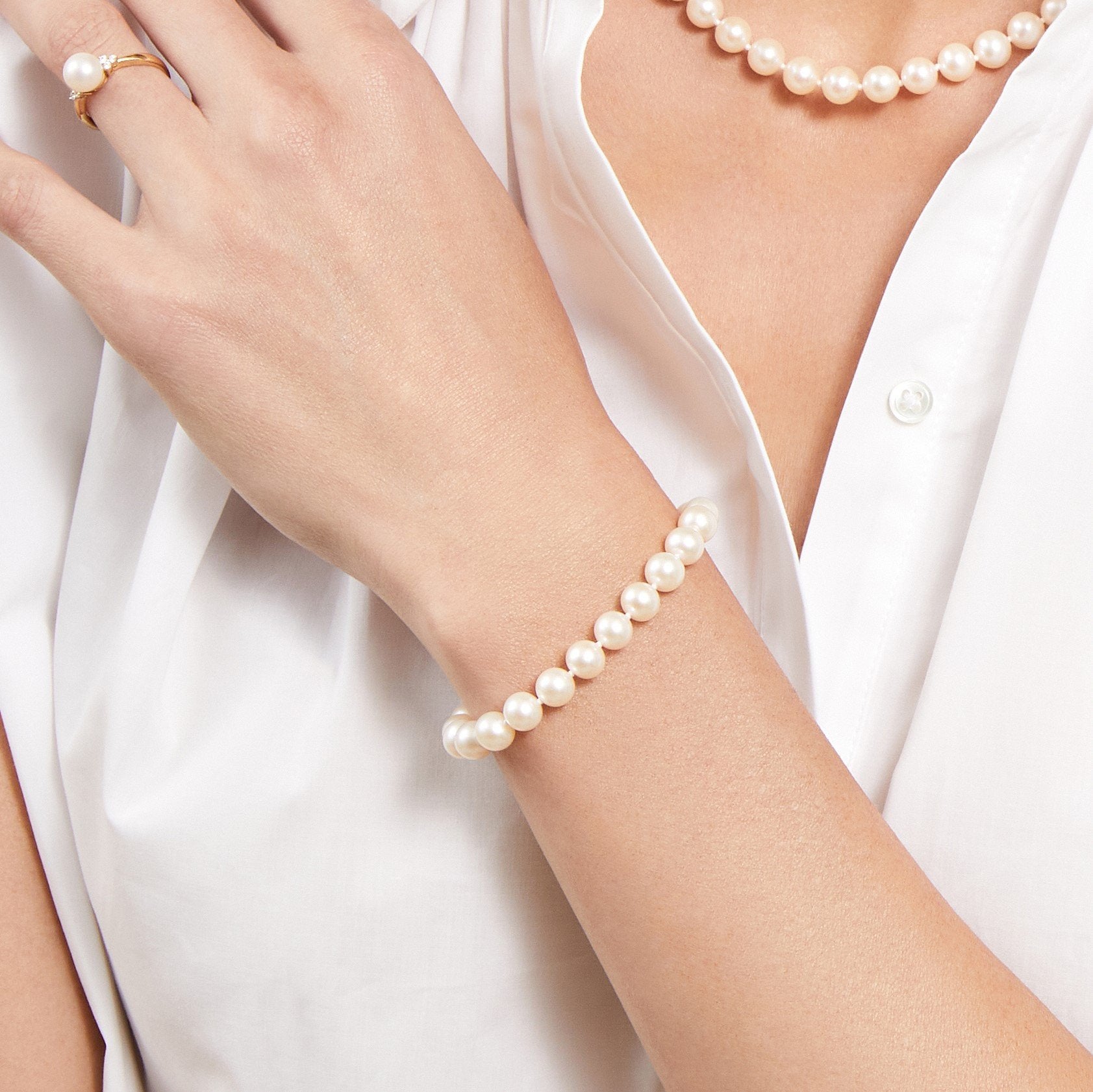 7.0-7.5mm White Freshwater Pearl Bracelet - AAAA Quality - Model Image