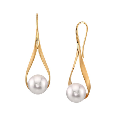 Freshwater Pearl Mel Earrings - Model Image